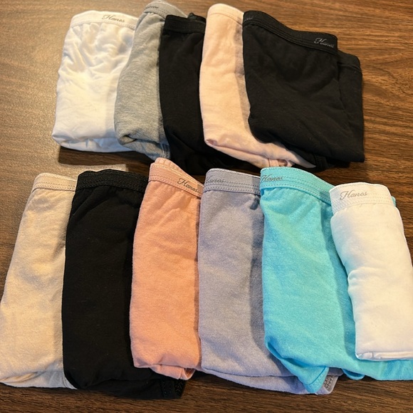 Hanes Other - NWOT Hanes Ladies Briefs Sz. M